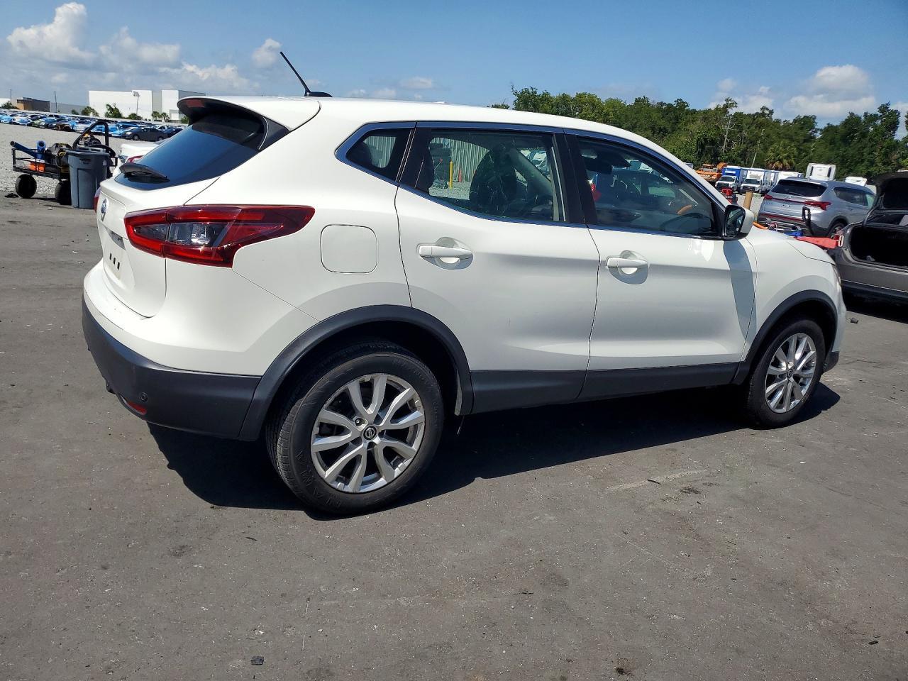 2021 Nissan Rogue Sport S - Image 3