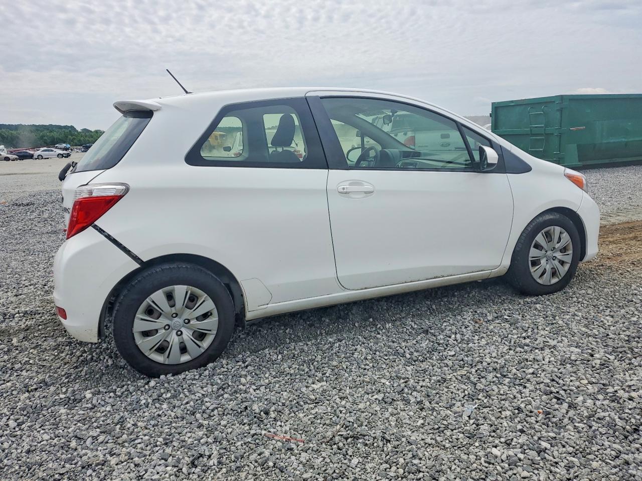 2012 Toyota Yaris 3-Door L - Фото 3