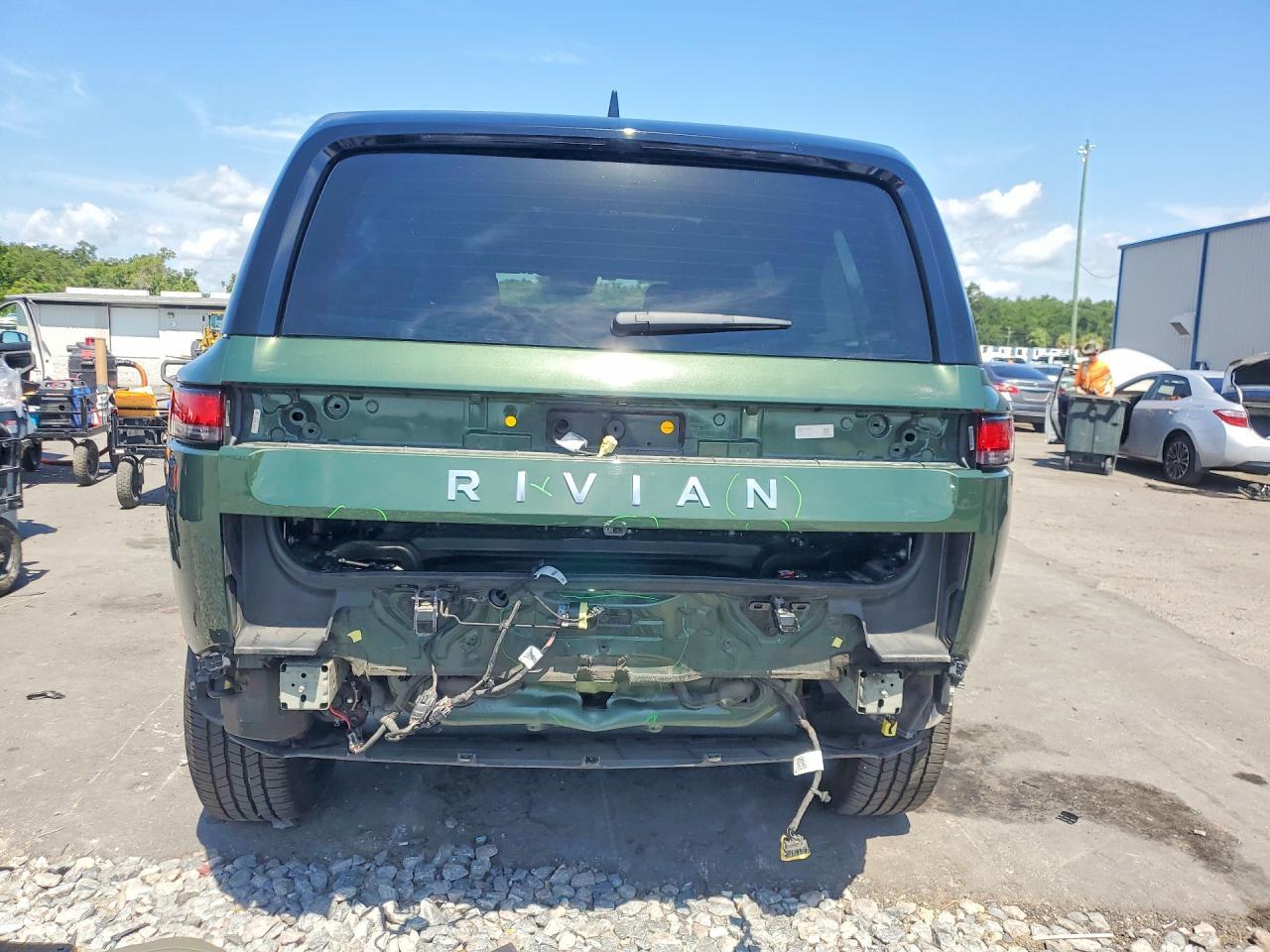 2023 Rivian R1S Adventure - Фото 6