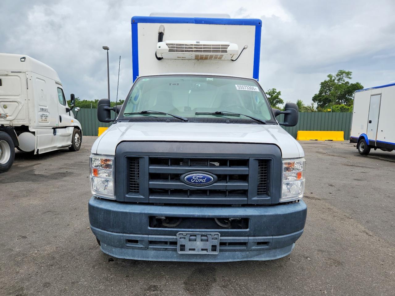 2023 Ford E350 Refrigerated Box Truck - Фото 5