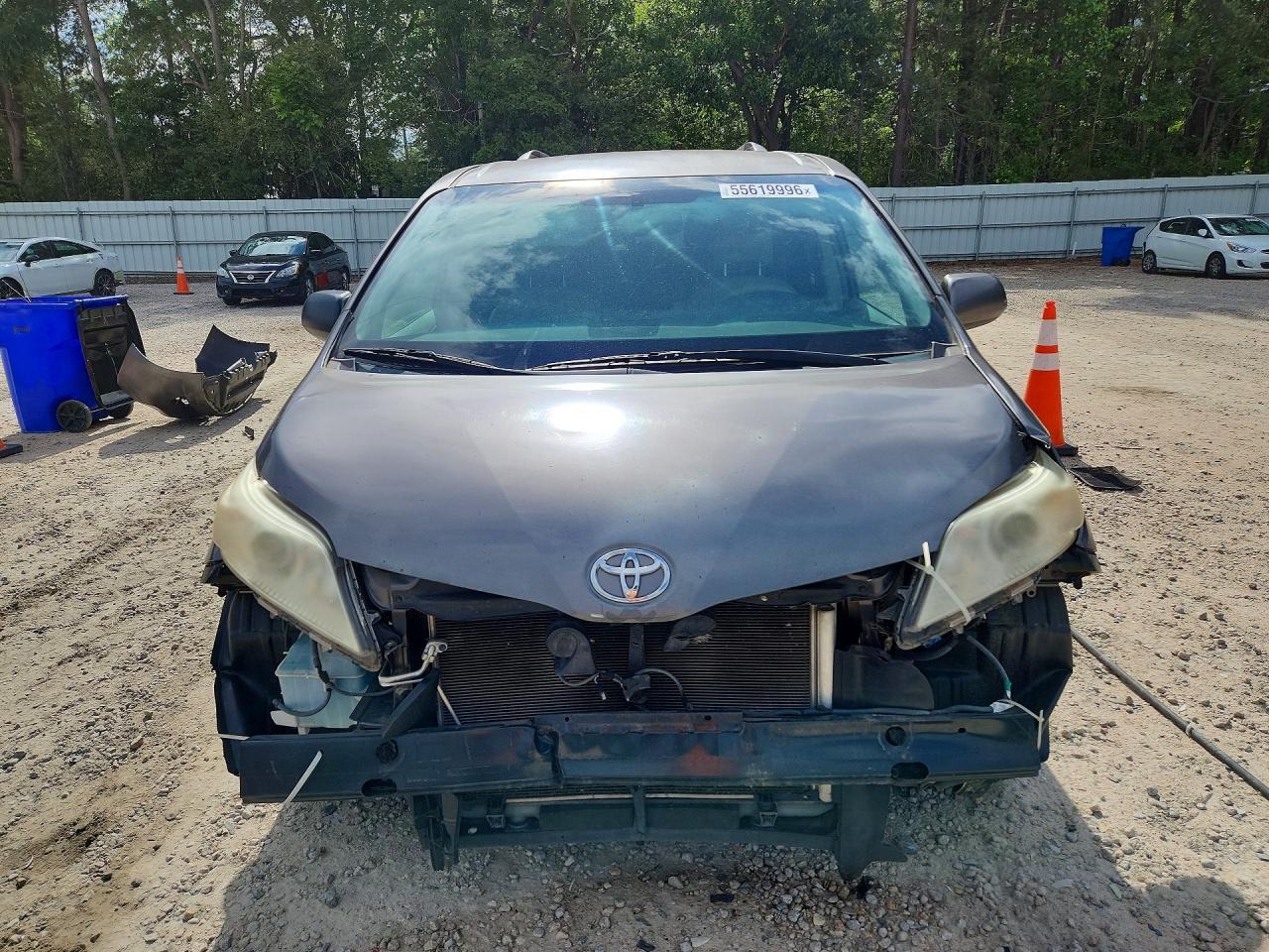 2012 Toyota Sienna Le - Image 5