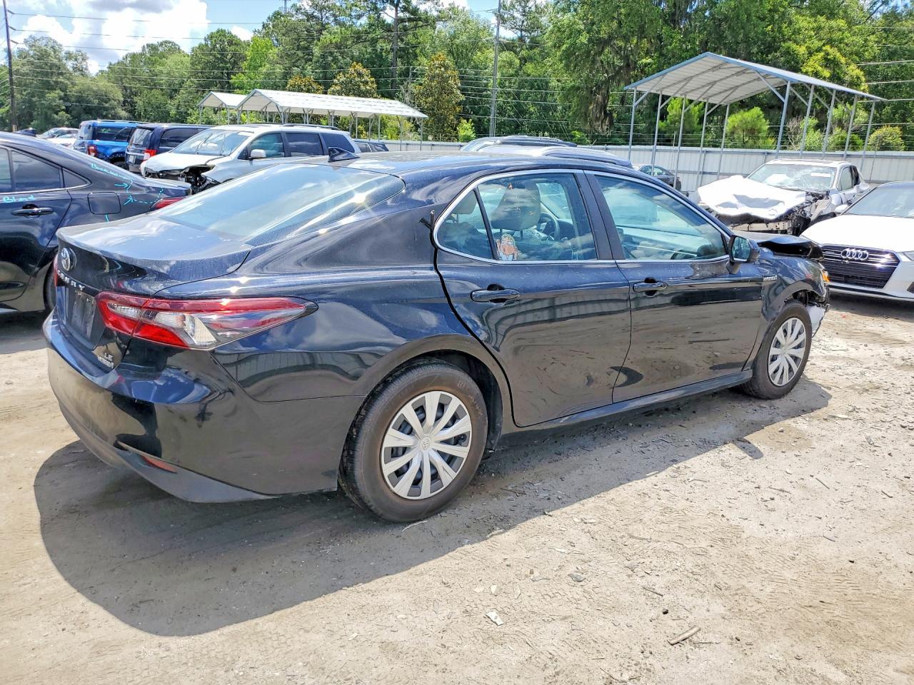 2021 Toyota Camry Le - Фото 3