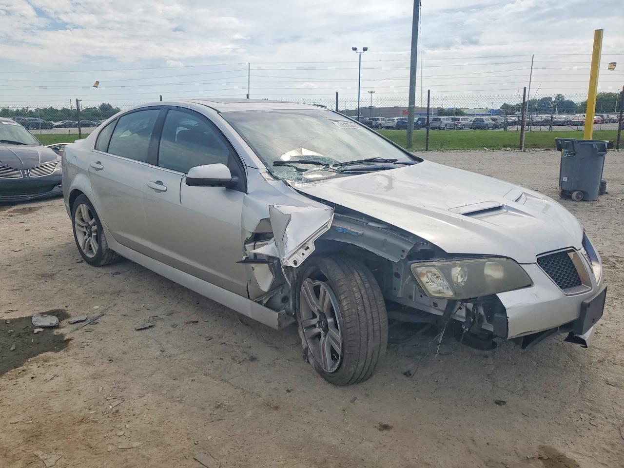 2009 Pontiac G8 - Image 4