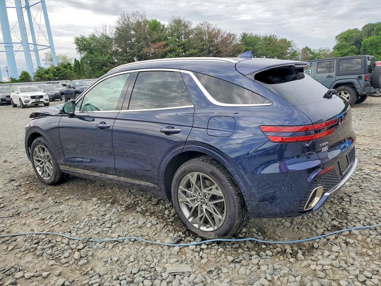 2025 Genesis Gv70 2.5T Standard - Image 2