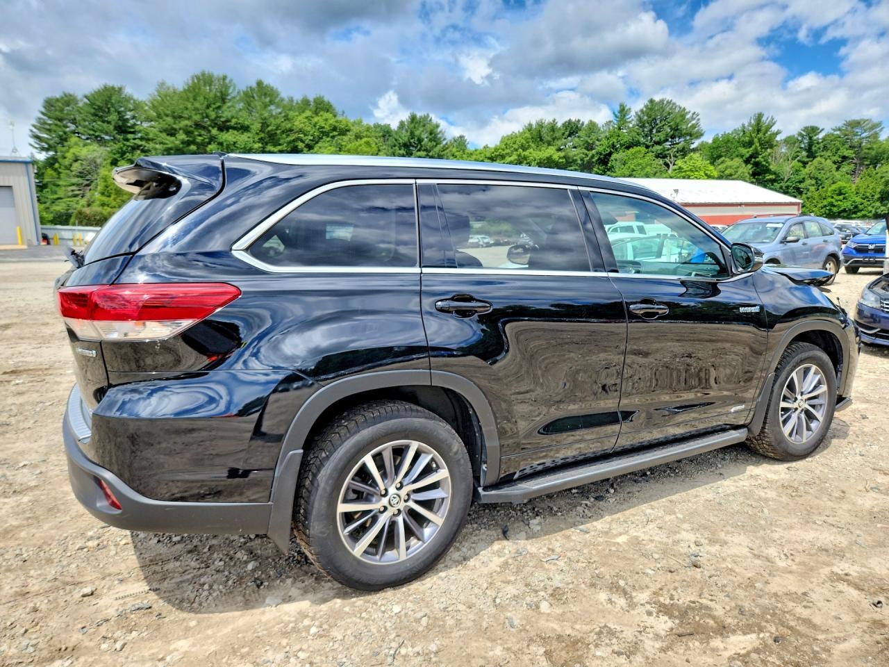 2017 Toyota Highlander Hybrid Xle - Image 3