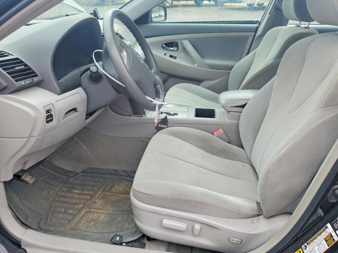 2009 Toyota Camry Le - Image 7
