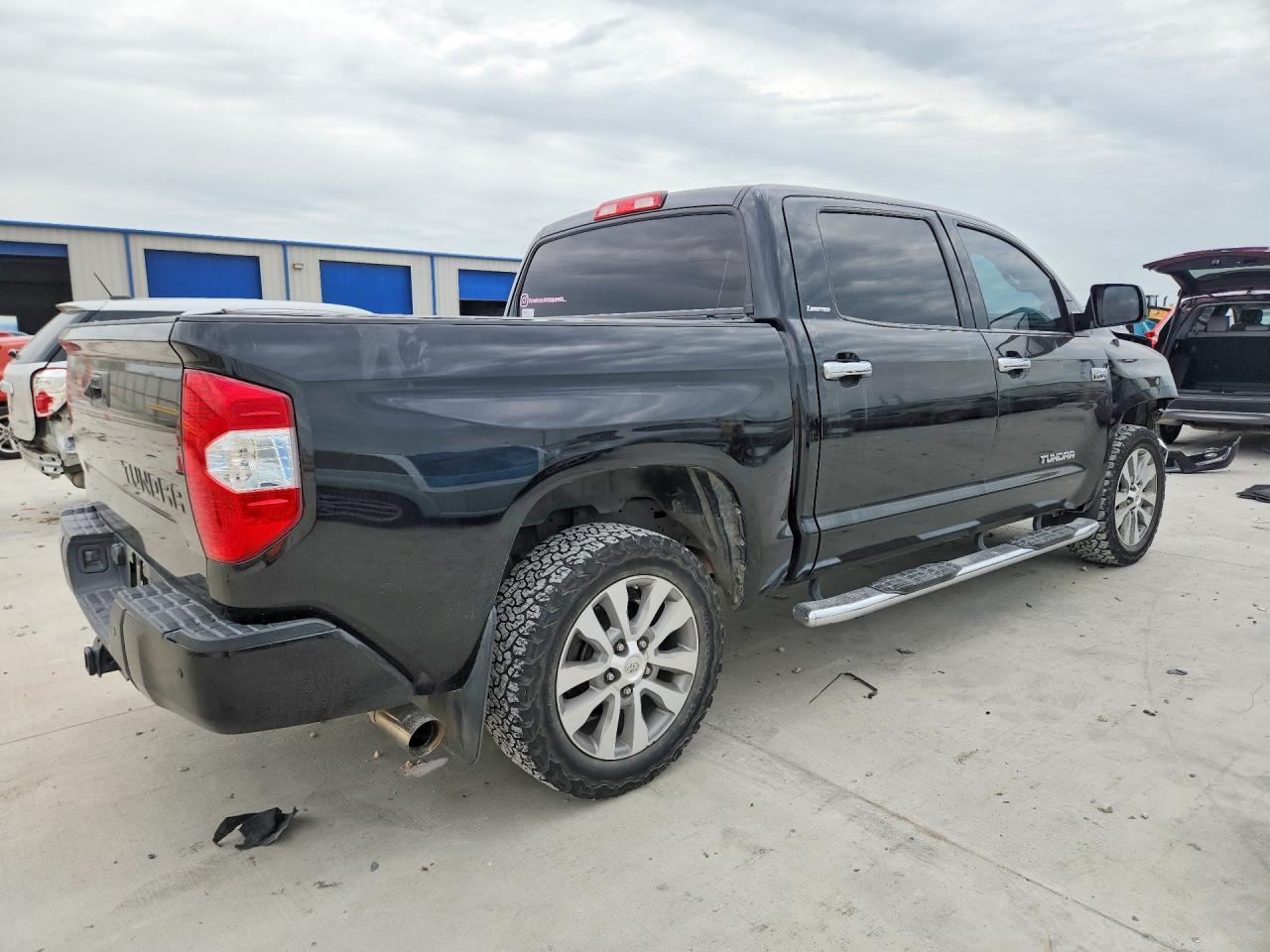 2017 Toyota Tundra Crewmax Limited - Фото 3