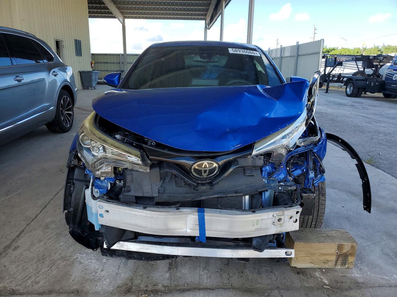2019 Toyota C-Hr Le - Image 5