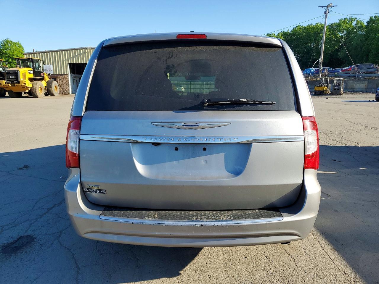 2016 Chrysler Town & Country Touring - Image 6
