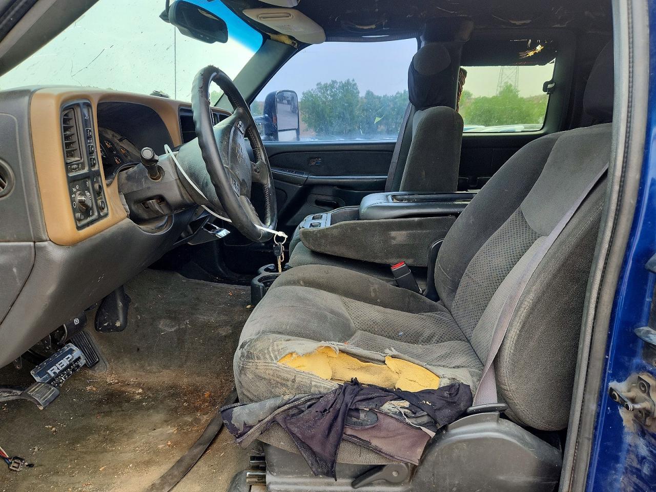 2004 Chevrolet Silverado K2500 Heavy Duty - Image 7