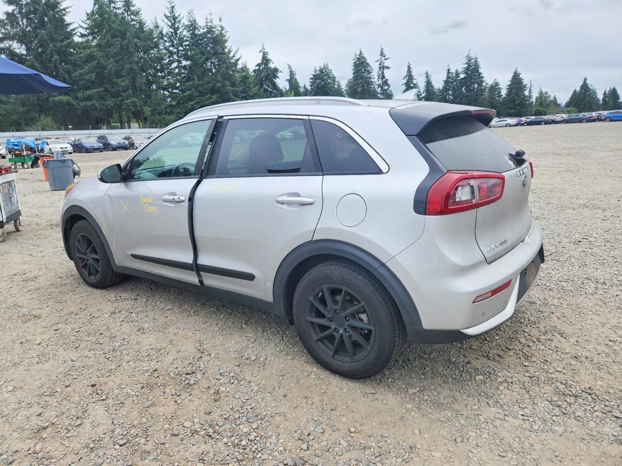 2017 Kia Niro Ex Touring - Image 2