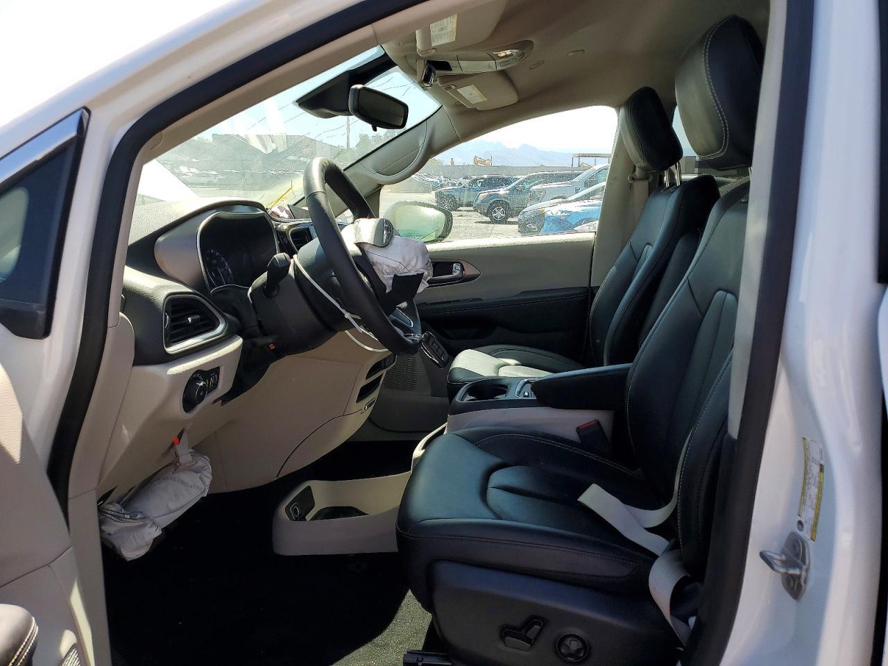 2024 Chrysler Pacifica Touring L - Image 7