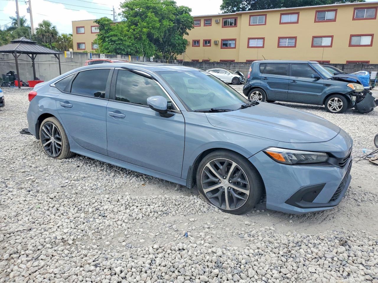 2022 Honda Civic Touring - Image 4
