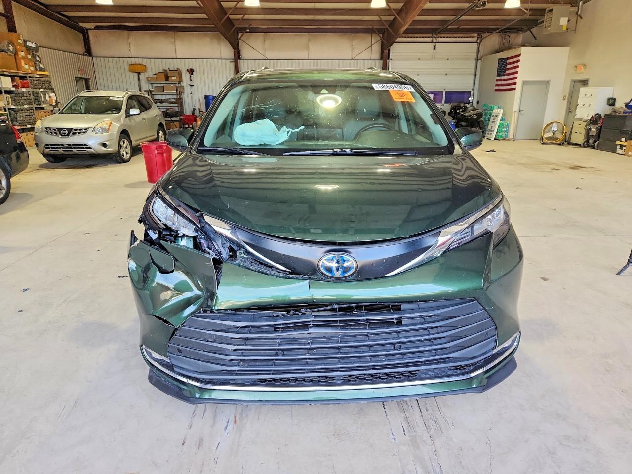 2023 Toyota Sienna Xle - Image 5