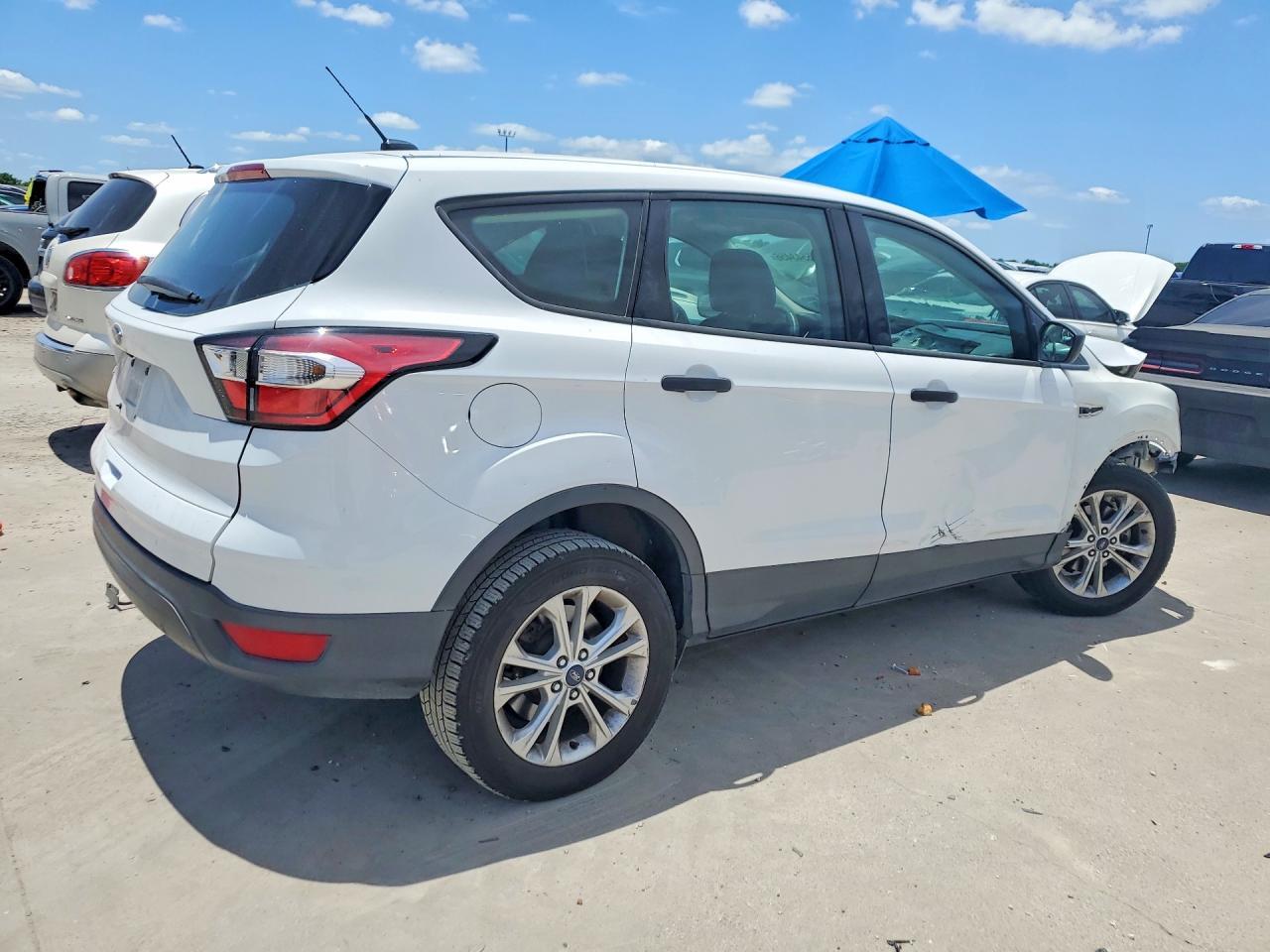 2017 Ford Escape S - Фото 3