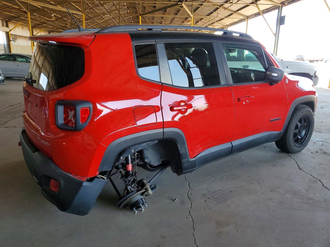 2015 Jeep Renegade Trailhawk - Image 3