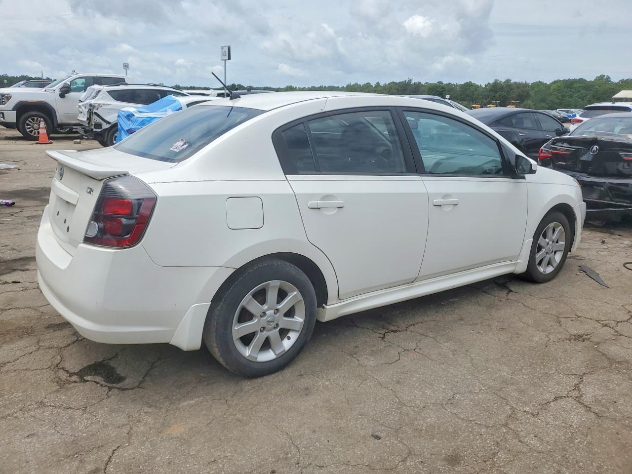 2011 Nissan Sentra 2.0 - Image 3