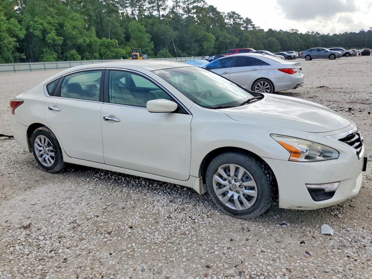 2015 Nissan Altima 2.5 S - Image 4