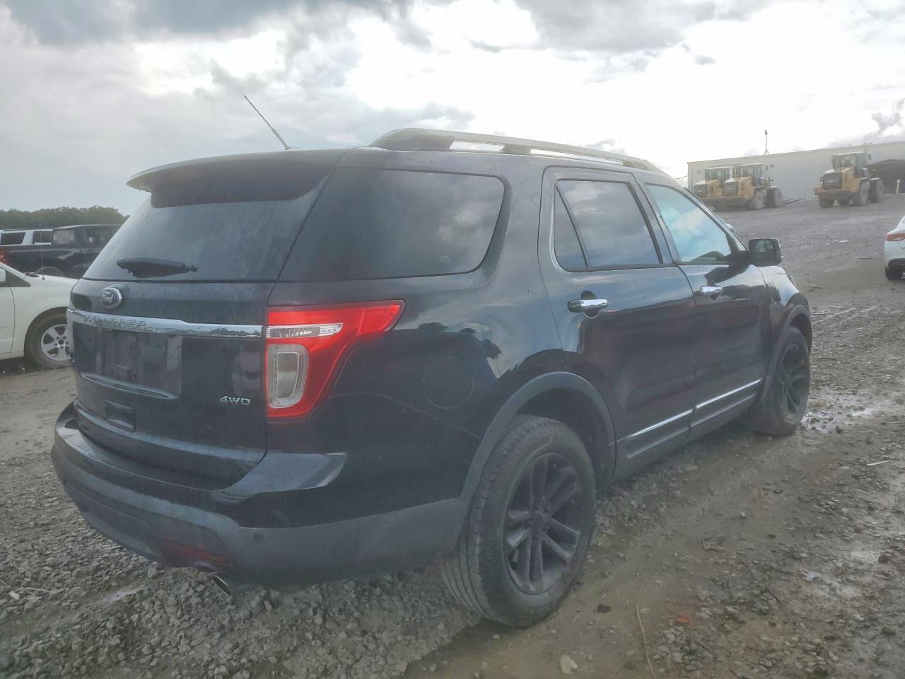 2011 Ford Explorer Xlt - Image 3