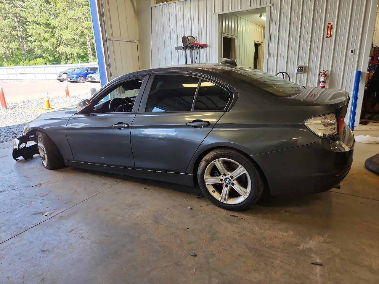2015 BMW 320 I - Фото 2