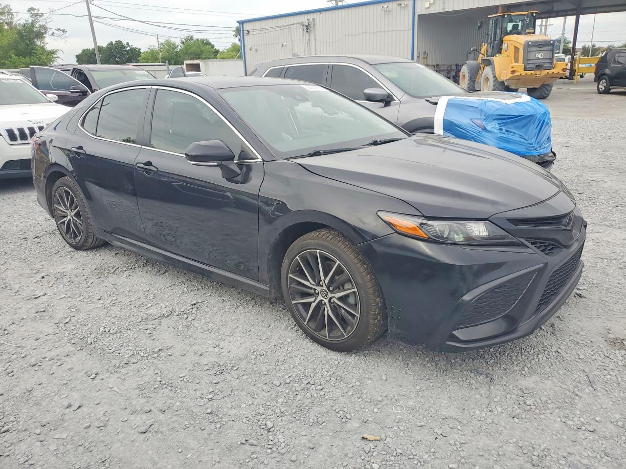2023 Toyota Camry Se - Image 4
