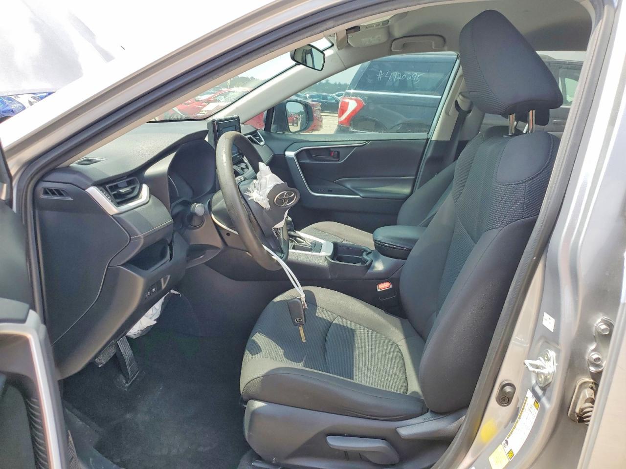 2021 Toyota Rav4 Le - Фото 7