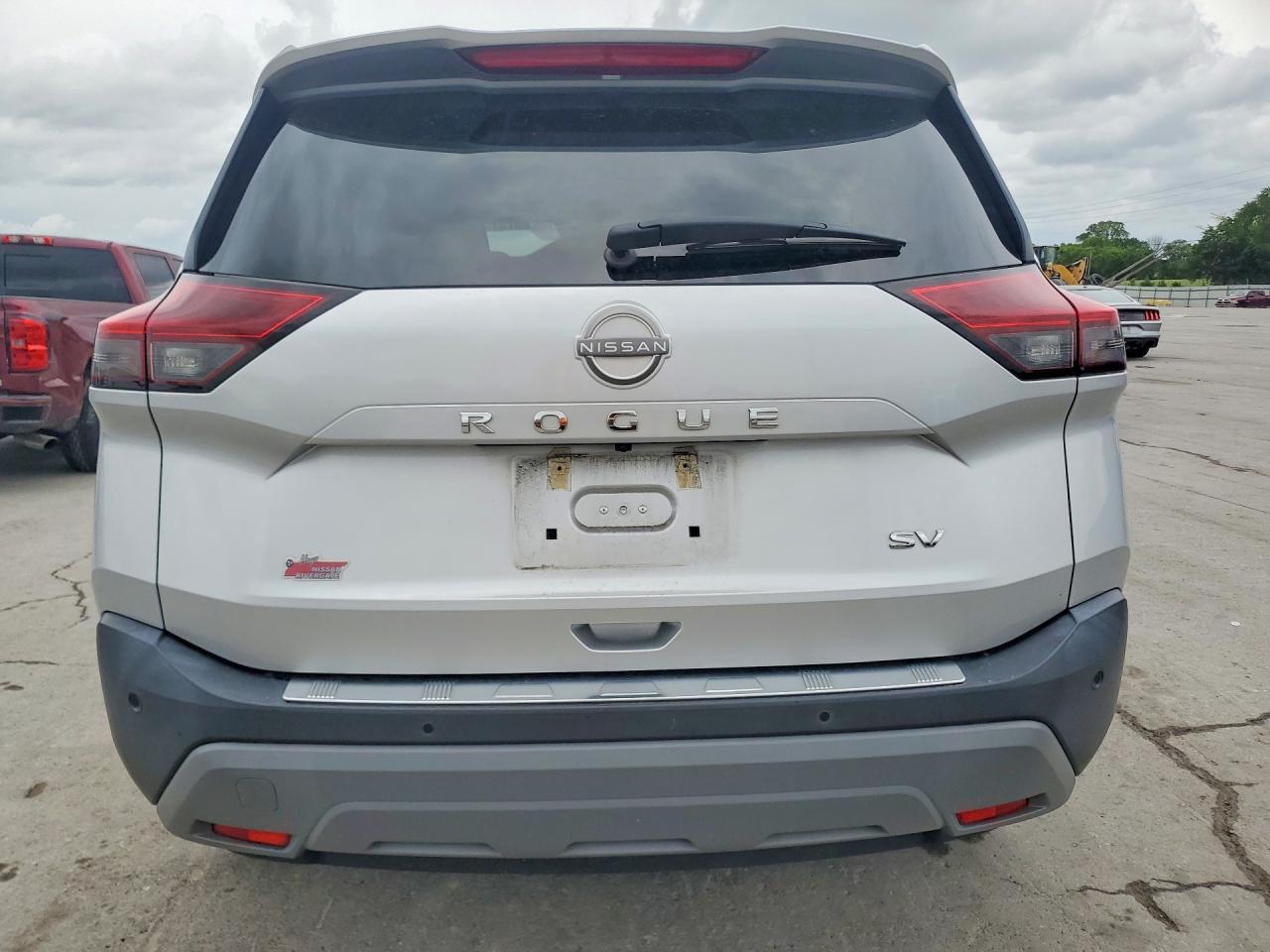 2022 Nissan Rogue Sv - Image 6