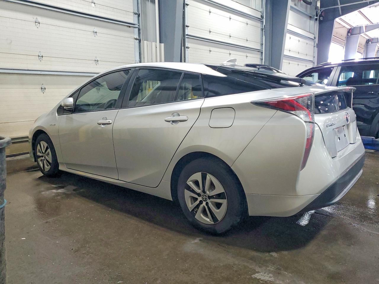 2016 Toyota Prius Four - Фото 2