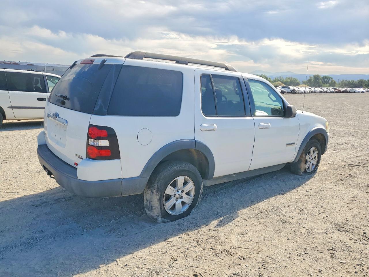 2007 Ford Explorer Xlt - Image 3