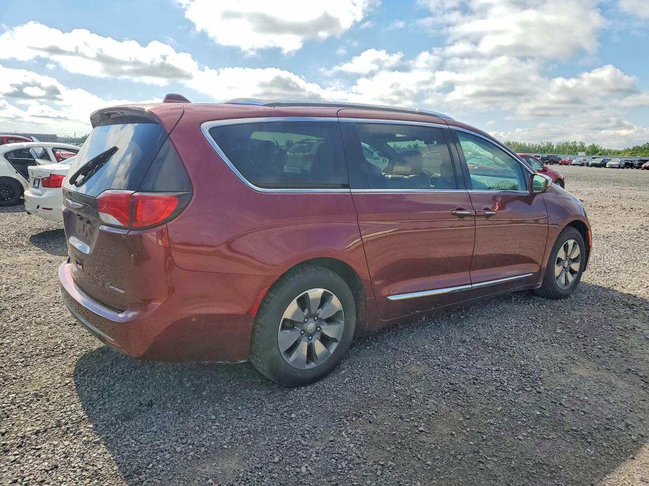 2017 Chrysler Pacifica Ehybrid Platinum - Image 3