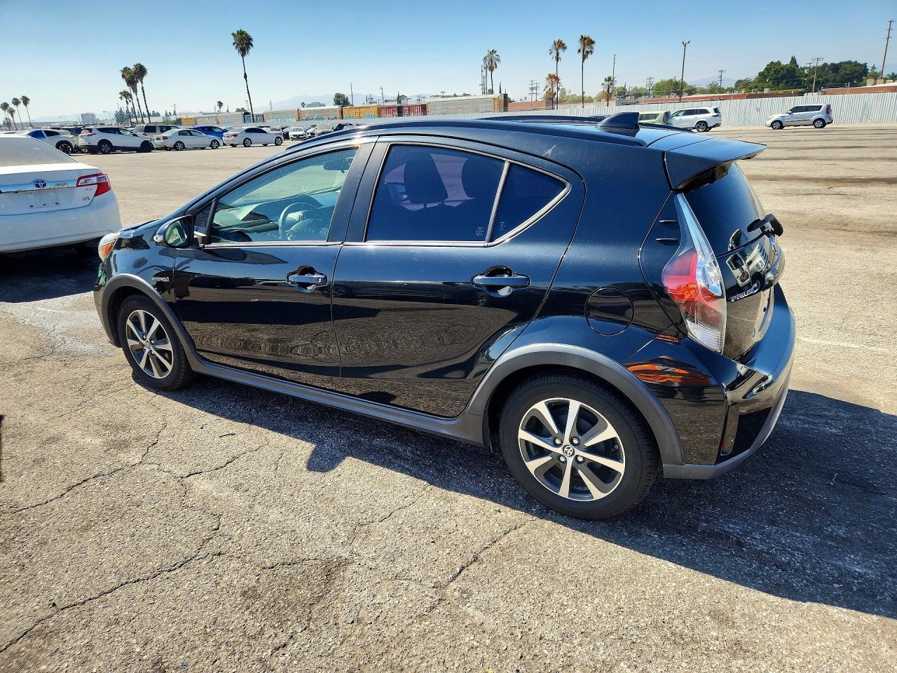 2018 Toyota Prius C Two - Фото 2