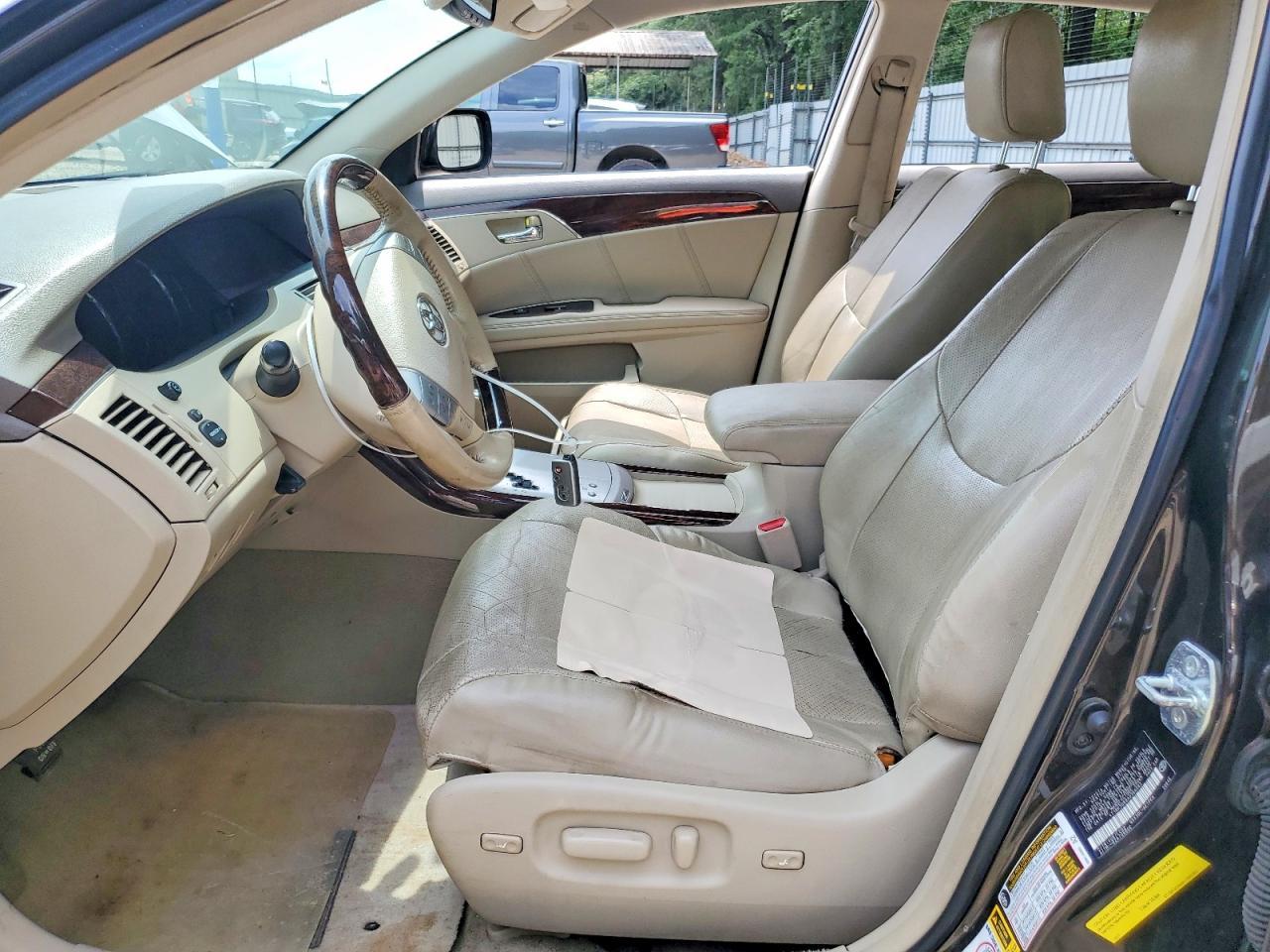 2010 Toyota Avalon Limited - Image 7