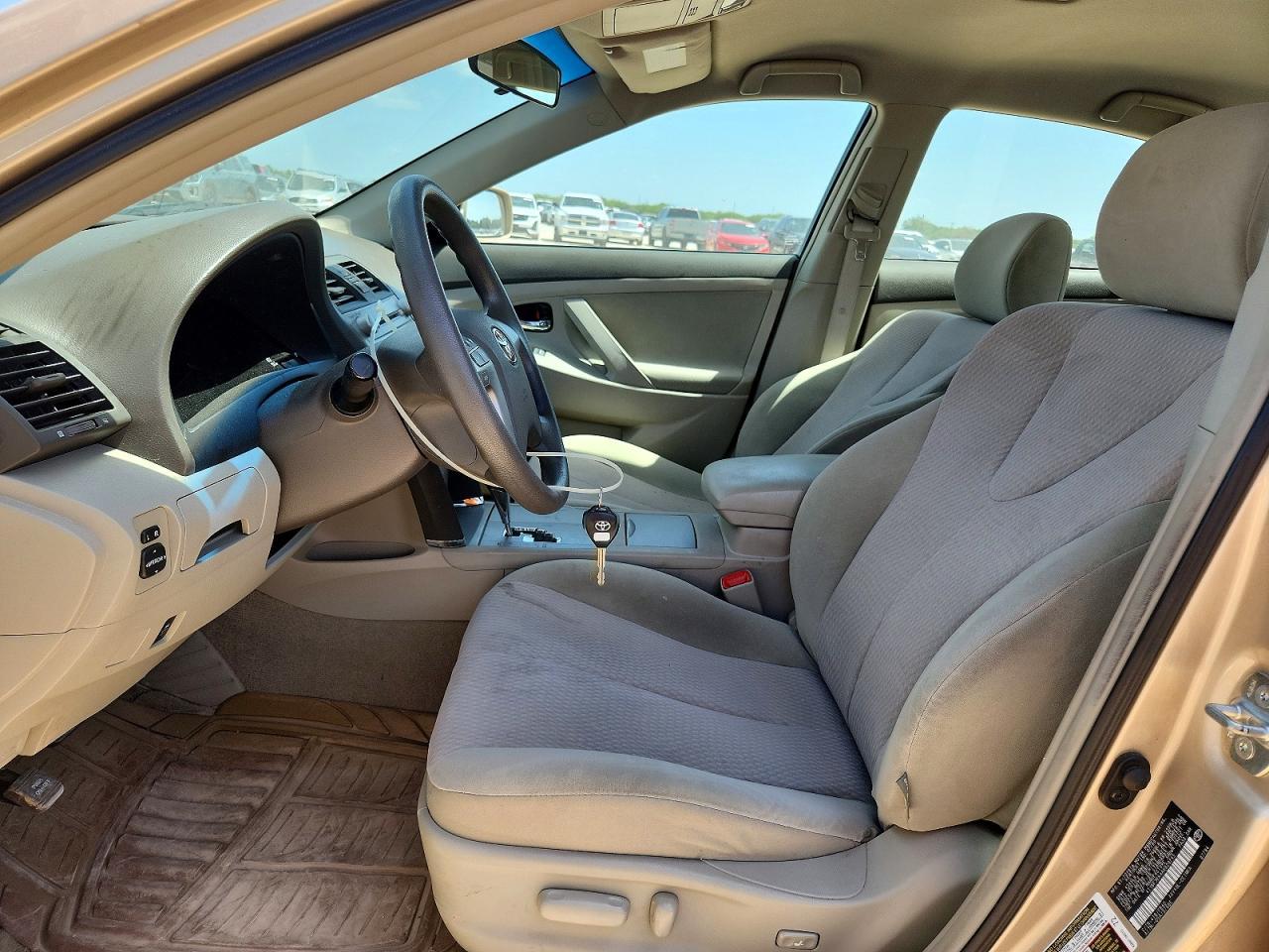 2010 Toyota Camry Le - Фото 7