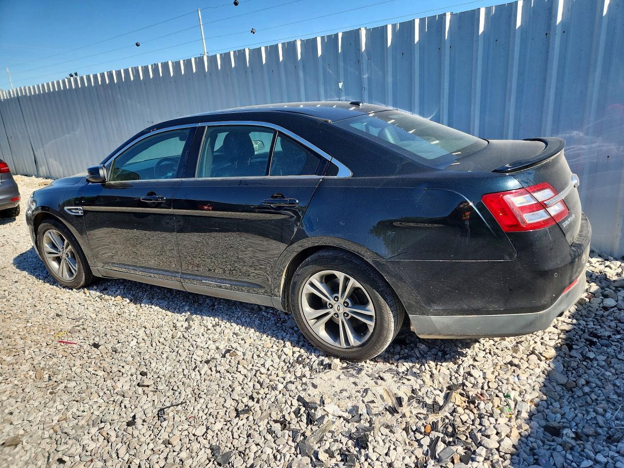 2015 Ford Taurus Sel - Image 2