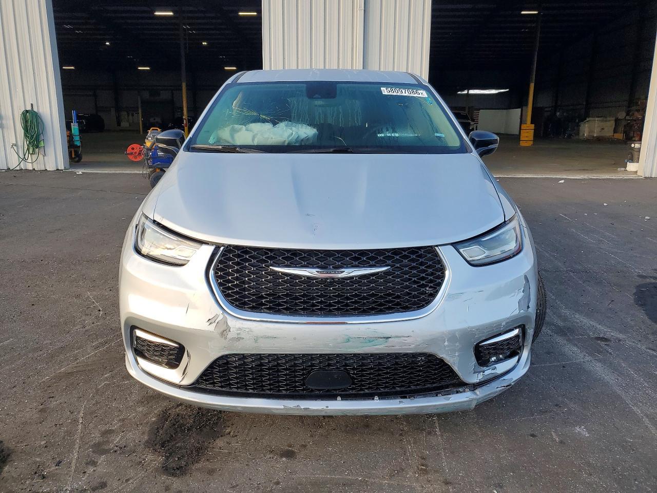 2024 Chrysler Pacifica Touring L - Image 5