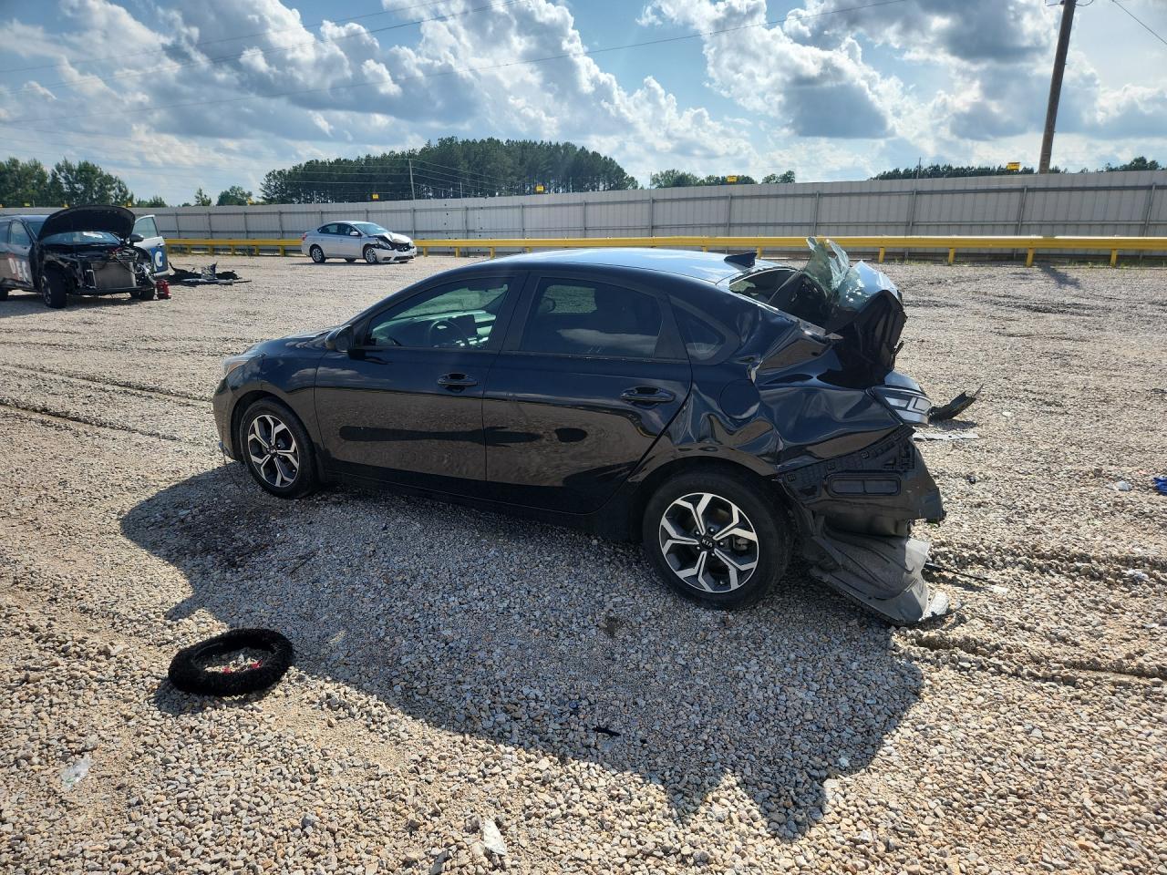 2021 Kia Forte Lxs - Image 2