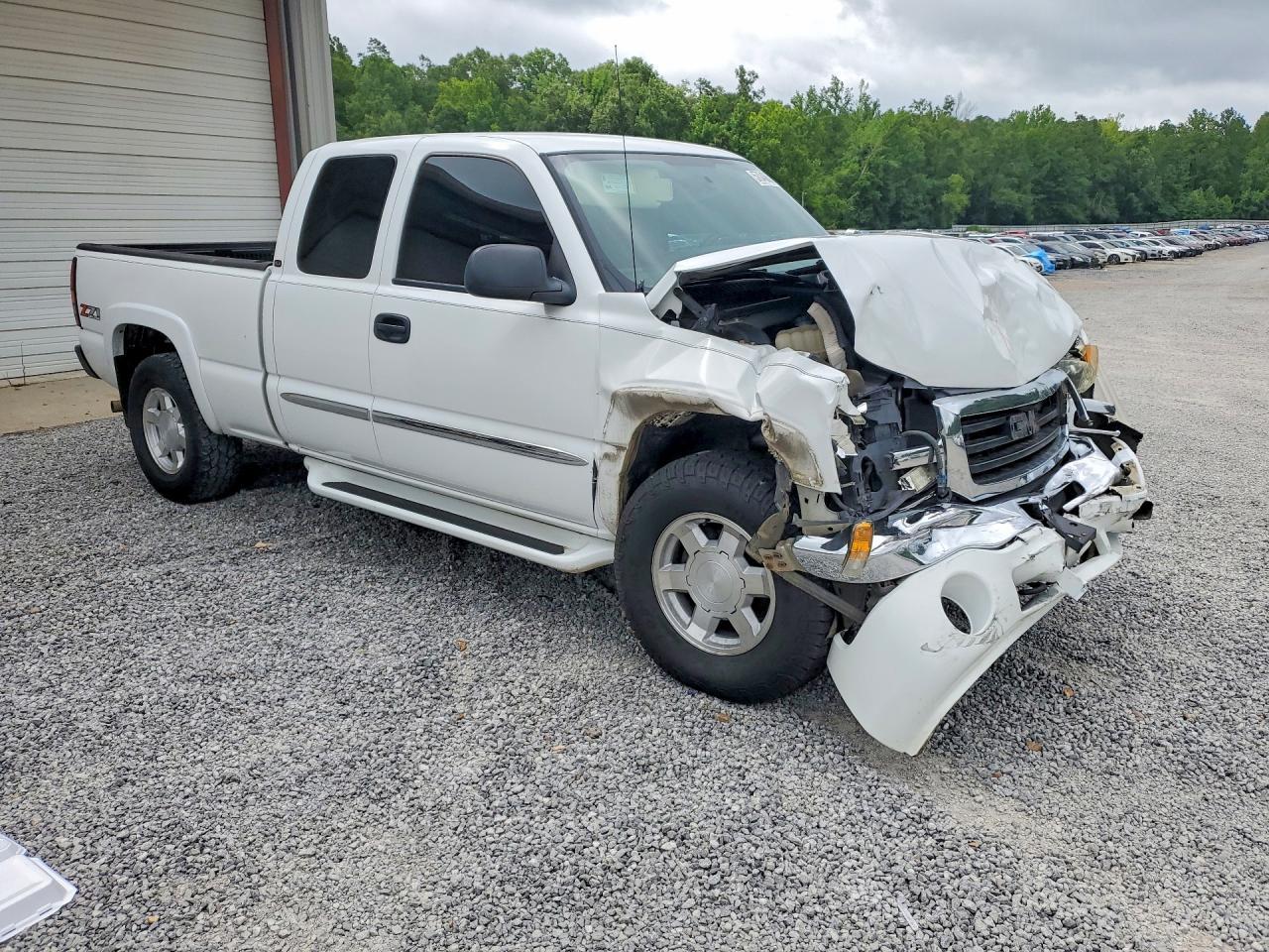 2004 GMC New Sierra K1500 - Image 4