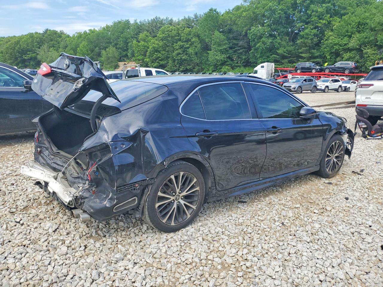 2018 Toyota Camry Se - Image 3