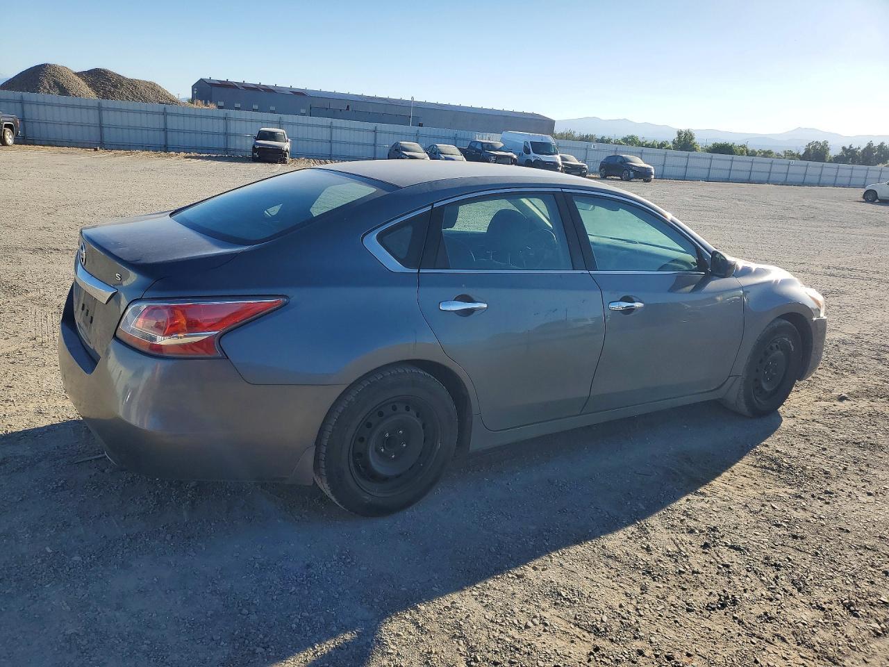 2015 Nissan Altima 2.5 S - Фото 3