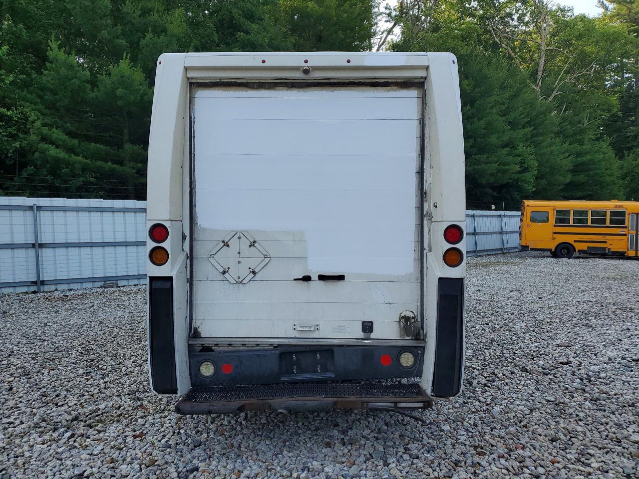 2013 Isuzu Npr Hd Step Van - Image 6