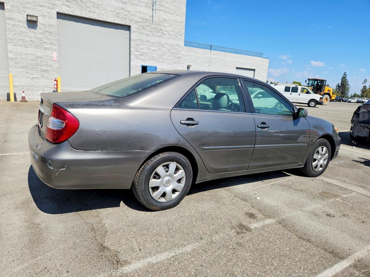 2004 Toyota Camry Le - Фото 3