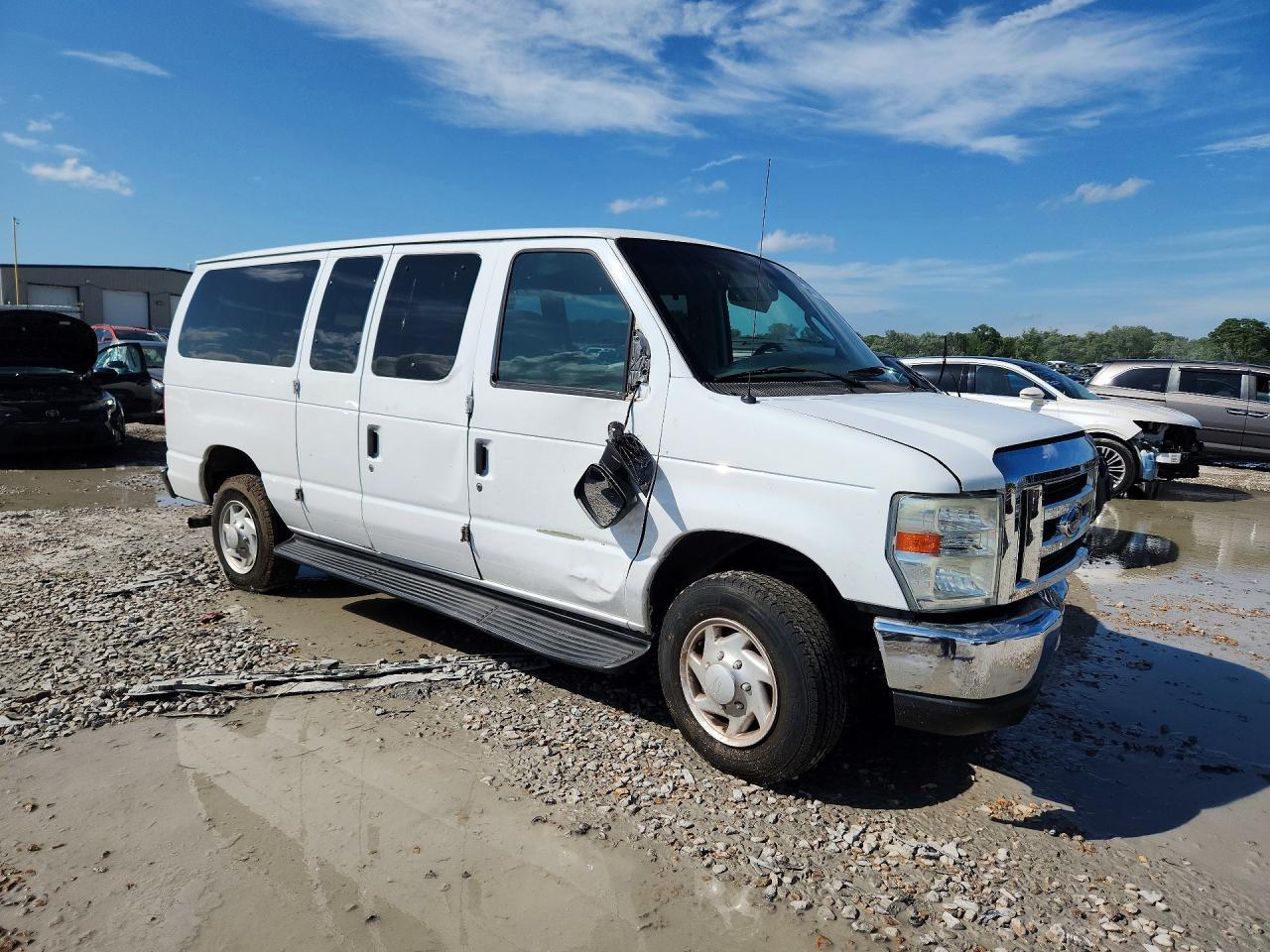 2008 Ford Econoline E350 Super Duty Wagon - Image 4