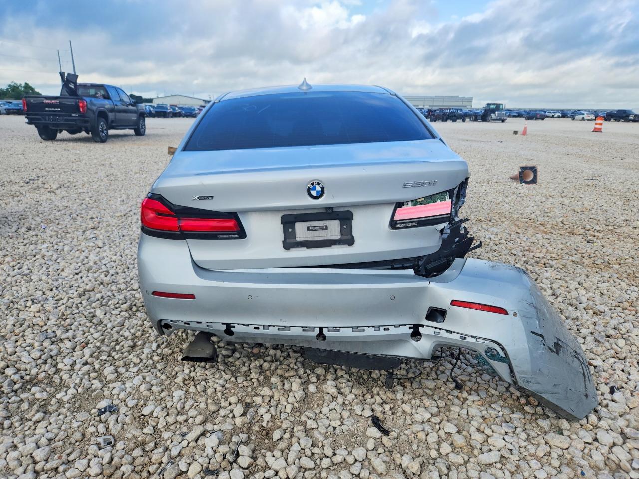 2021 BMW 530 Xi - Фото 6