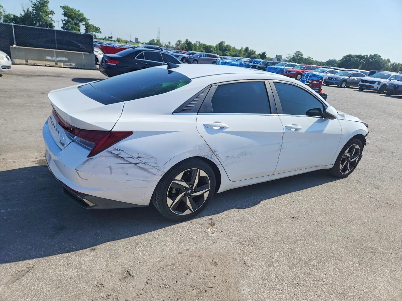 2023 Hyundai Elantra Limited - Фото 3