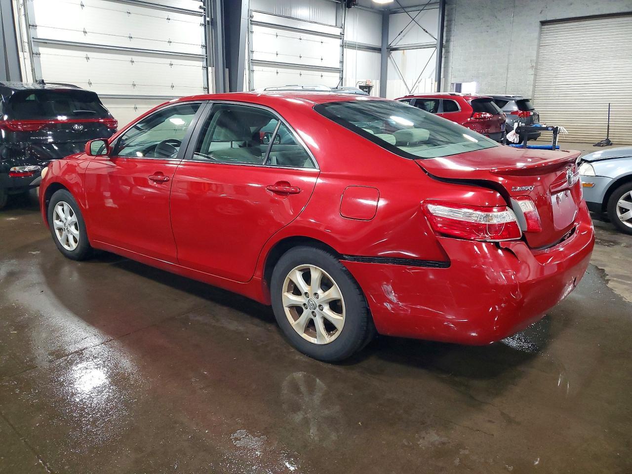 2009 Toyota Camry Le - Фото 2