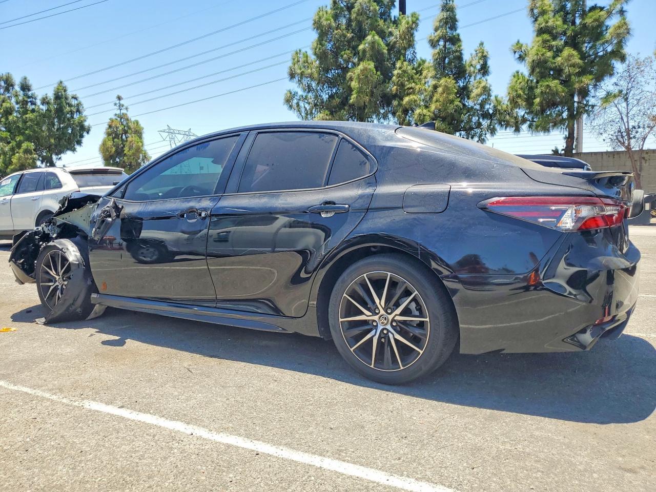 2023 Toyota Camry Se - Image 2