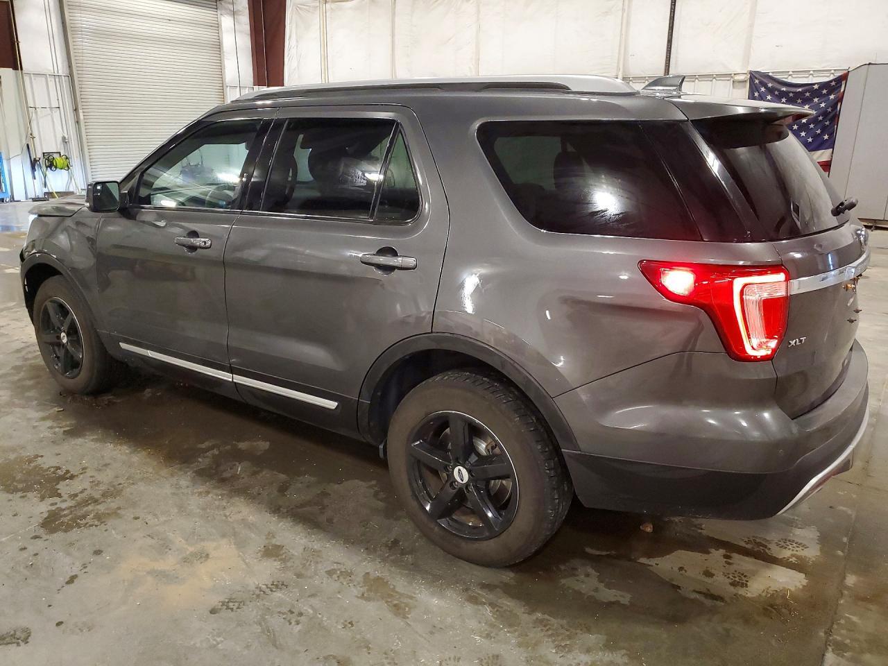 2017 Ford Explorer Xlt - Фото 2