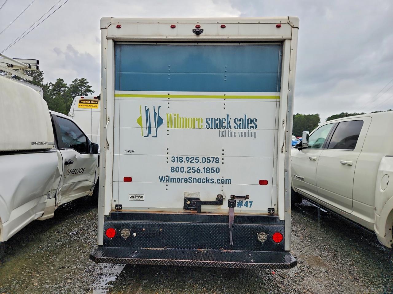 2022 Chevrolet Express Box Truck - Image 6