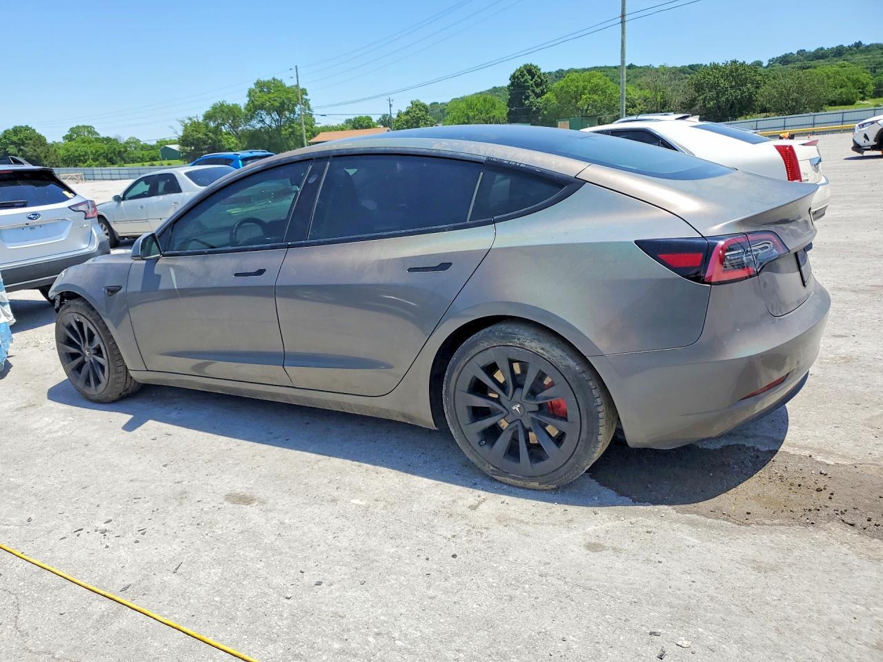2021 Tesla Model 3 - Фото 2