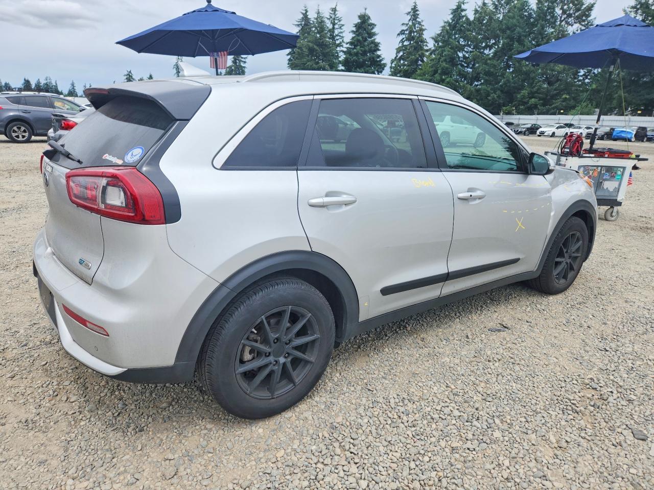 2017 Kia Niro Ex Touring - Image 3
